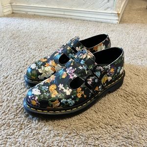 Flower print Mary Janes 🌸